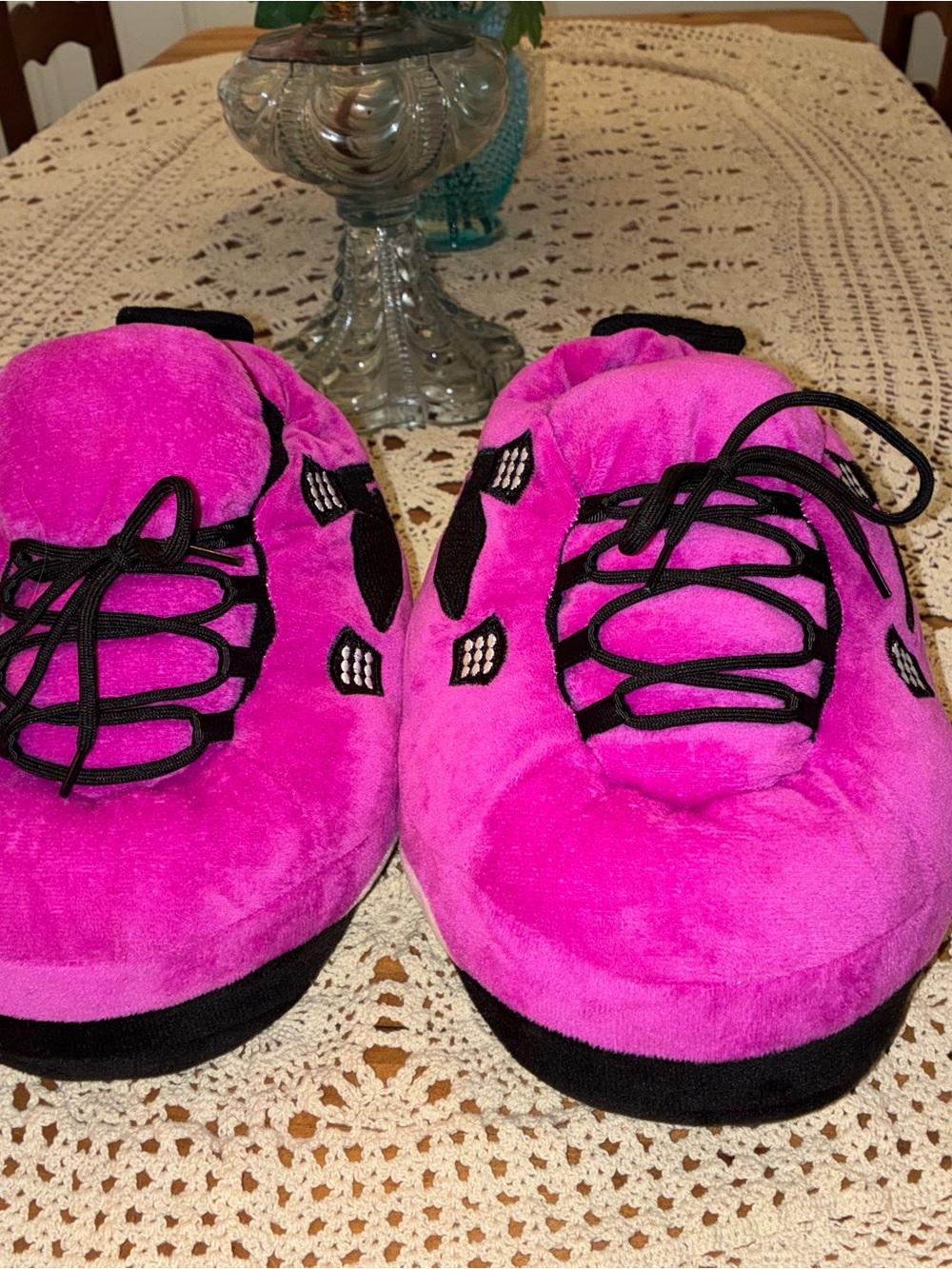 Jordan 4 Magenta Plush Sneaker Slippers - Picture 3 of 12